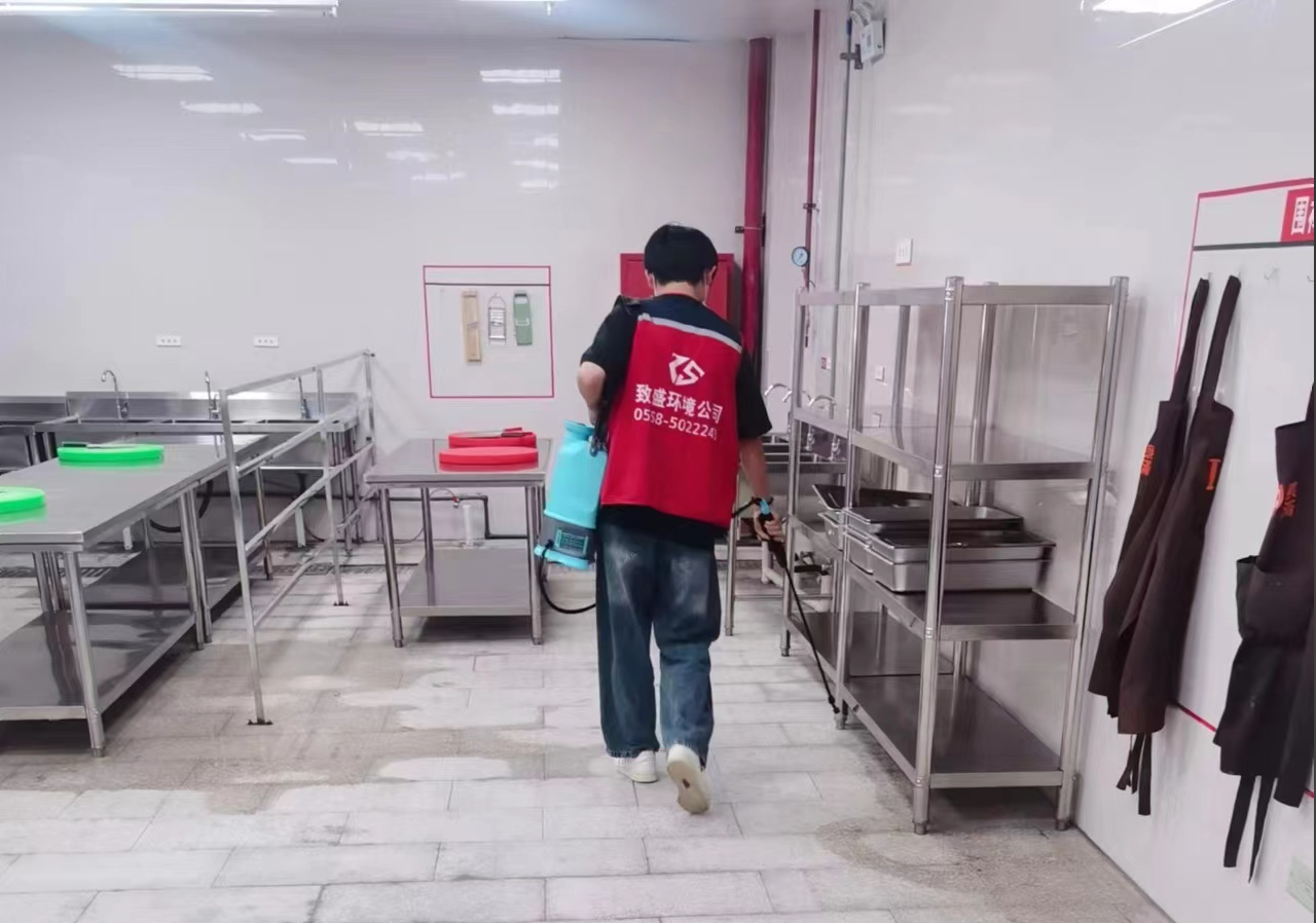 淮北師范攜手泉滿餐飲，共同開展除四害行動